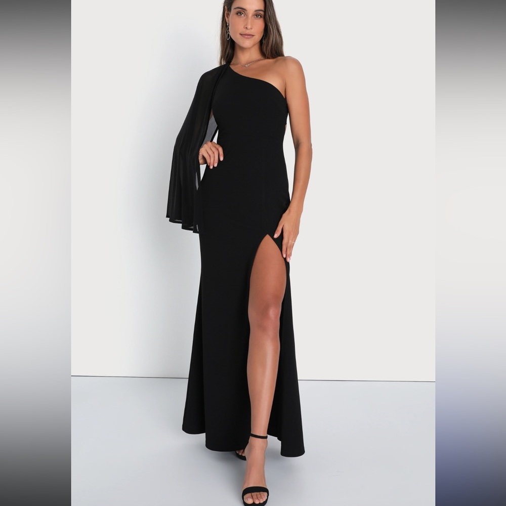 Lulus - Majestic Attitude Black Cape Sleeve One-Shoulder Maxi Dress